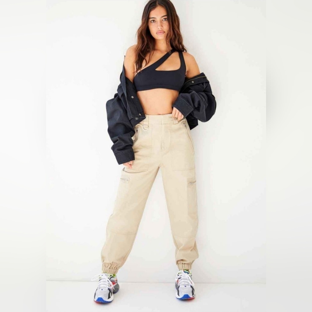 aritzia high waist cargo pant TNA